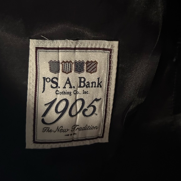 Jos A-Bank Tuxedo jacket. S 52R. Worn once Excellent condition. - Picture 6 of 8